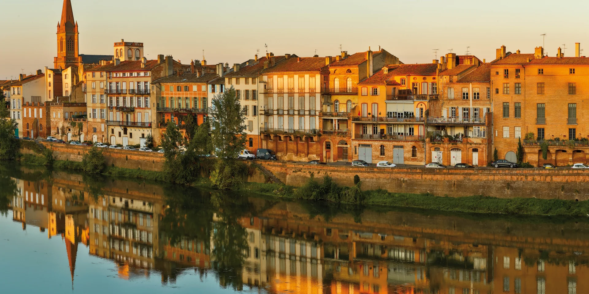 véhicules en panne, accidentés ou sans contrôle technique, partout à Montauban et dans les communes alentours. Notre mission est simple : vous permettre de vendre votre voiture vite, bien et sans stress.Que votre véhicule soit HS, avec un moteur cassé, une boîte de vitesses défectueuse, un fort kilométrage ou des réparations trop coûteuses à prévoir, Delivauto vous évite le passage en garage ou chez un concessionnaire qui sous-évaluera votre voiture. Contrairement aux idées reçues, une voiture non roulante a encore de la valeur, et nous savons précisément comment l’estimer. Avec Delivauto, tout se fait à distance : estimation en ligne, expertise, organisation de l’enlèvement si nécessaire. Aucun déplacement obligatoire, aucune avance de frais, et aucune obligation de contrôle technique. Notre équipe se déplace directement à Montauban pour finaliser la reprise, même si le véhicule est immobilisé. Notre force repose sur une connaissance fine du marché de l’occasion, des véhicules pour pièces et de l’export. C’est ce qui nous permet de proposer des offres justes, cohérentes et alignées avec la réalité du marché, là où une casse auto locale proposera souvent un montant minimal. Faire appel à Delivauto à Montauban, c’est choisir une vente encadrée, sécurisée, avec un paiement rapide et une prise en charge complète des démarches. Vous gagnez du temps, vous évitez les tracas, et vous vendez votre voiture dans les meilleures conditions.
