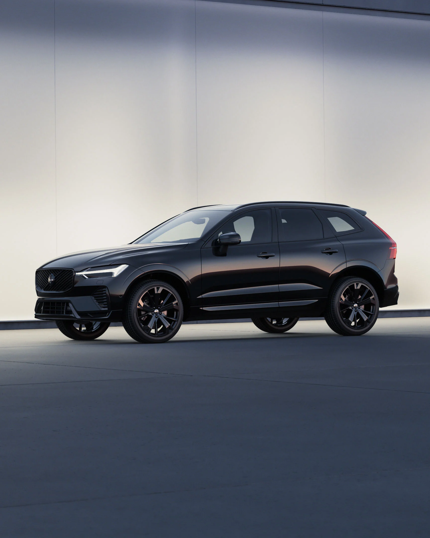 Le rachat Volvo XC60 devient une vraie problématique lorsque le véhicule est en panne, accidenté ou immobilisé. Même si la Volvo XC60 bénéficie d’une excellente réputation en matière de sécurité et de fiabilité, aucun SUV n’est totalement à l’abri d’un sinistre ou d’une défaillance technique majeure. Une Volvo XC60 d’occasion peut devenir non roulante après un accident, présenter un moteur HS, une défaillance de boîte de vitesses ou, sur les versions hybrides rechargeables, une batterie HS dont le remplacement est particulièrement coûteux. Dans ces situations, la revente classique devient compliquée, voire impossible. Delivauto propose alors une solution concrète de rachat et de reprise de Volvo XC60 d’occasion, adaptée aux cas complexes. Delivauto rachète les Volvo XC60 accidentées, en panne ou immobilisées au garage, qu’elles soient destinées à la revente, pour pièces, à la casse ou classées VHU selon leur état réel. Ce service constitue une alternative crédible aux garages et concessionnaires, souvent réticents à reprendre des véhicules endommagés ou trop techniques, ainsi qu’aux épavistes et casses automobiles dont les offres peuvent être peu avantageuses. Delivauto intègre également les éléments réglementaires comme le bonus écologique, le malus et la prime à la conversion afin de sécuriser la vente lorsque ces dispositifs sont concernés. Présent à Paris, Nice, Marseille, Lyon, Bordeaux, Lille, Strasbourg, Toulouse, Delivauto permet de vendre une Volvo XC60 d’occasion rapidement, même lorsque le véhicule est accidenté ou en panne. Le rachat Volvo XC60 devient alors une solution rationnelle, fluide et sans blocage.