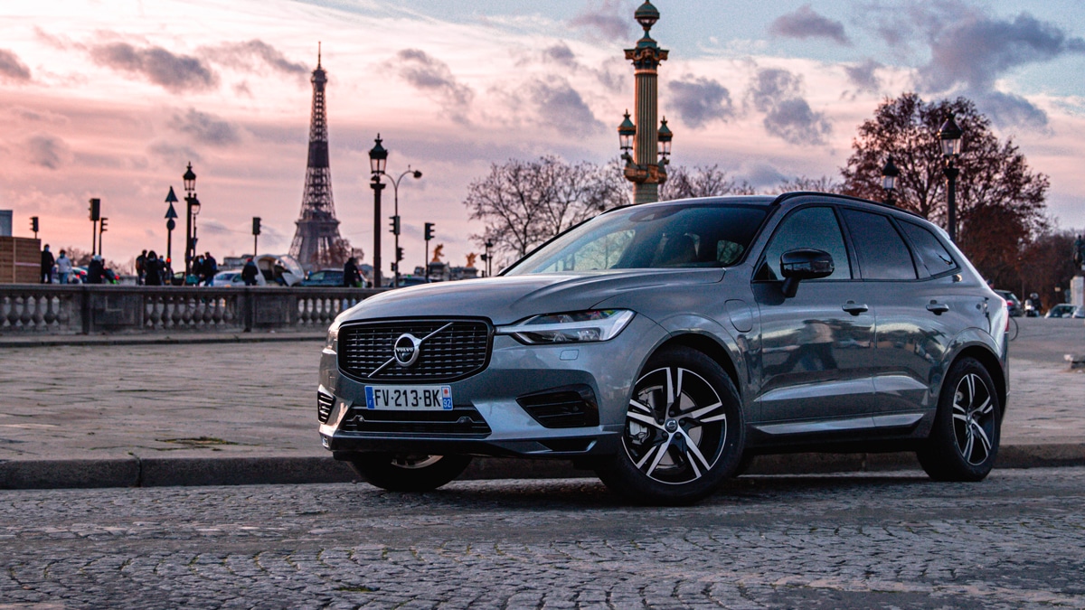 Le rachat Volvo hybride devient une question essentielle lorsque le véhicule est en panne, accidenté ou immobilisé. Malgré leur réputation de fiabilité, les Volvo hybrides restent des véhicules technologiquement complexes, combinant moteur thermique, moteur électrique, batterie hybride et systèmes électroniques avancés. Une Volvo hybride d’occasion peut devenir non roulante à la suite d’un accident, présenter un moteur thermique HS, une défaillance du système hybride ou une batterie hybride HS, dont le remplacement peut représenter un coût important. Dans ces situations, la revente classique devient compliquée, car de nombreux garages et concessionnaires hésitent à reprendre des véhicules hybrides endommagés ou nécessitant des diagnostics poussés. Delivauto propose alors une solution concrète de rachat et de reprise de Volvo hybride d’occasion, adaptée aux situations complexes. Delivauto rachète les Volvo hybrides accidentées, en panne ou immobilisées au garage, qu’elles soient destinées à la revente, pour pièces, à la casse ou classées VHU selon leur état réel. Ce service constitue une alternative crédible aux garages traditionnels, concessionnaires, épavistes et casses automobiles, souvent peu transparents sur la valeur réelle d’un véhicule hybride accidenté. Delivauto intègre également les éléments réglementaires propres aux véhicules électrifiés, comme le bonus écologique, le malus et la prime à la conversion, afin de sécuriser la vente lorsque ces dispositifs sont concernés. Présent à Paris, Nice, Marseille, Lyon, Bordeaux, Lille, Strasbourg, Toulouse, Delivauto permet de vendre une Volvo hybride d’occasion rapidement, même lorsque le véhicule est accidenté ou en panne. Le rachat Volvo hybride devient ainsi une solution fluide, professionnelle et sans blocage administratif.