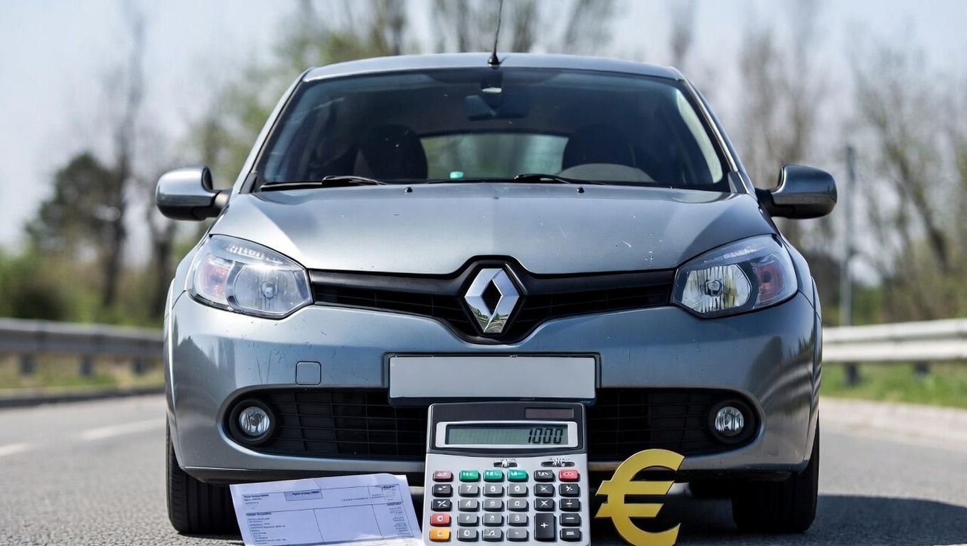 Quelle est la cote de ma voiture ? Delivauto répond à cette question grâce à son service d’estimation auto dédié à la reprise et au rachat de véhicules. Contrairement aux cotes indicatives, Delivauto propose une estimation basée sur la valeur réelle de vente et de revente d’une voiture d’occasion, d’un utilitaire ou d’une voiture de collection. L’estimation est valable même si le véhicule est en panne, accidenté, moteur HS, non roulant, immobilisé au garage, destiné pour pièces, à la casse ou classé VHU. Toutes marques automobiles sont concernées : Renault, Peugeot, Citroën, Volkswagen, Audi, BMW, Mercedes, Ford, Toyota, Nissan. Le service est accessible partout en France, notamment à Paris, Nice, Marseille, Lyon, Bordeaux, Lille, Strasbourg, Toulouse. Cette estimation permet de vendre son véhicule au bon prix, sans passer par un garage, un concessionnaire, un épaviste ou une casse automobile. Elle aide à comprendre qui rachète et qui reprend réellement votre voiture sur le marché actuel. Estimez votre voiture, découvrez sa cote réelle et vendez votre véhicule en toute confiance avec Delivauto.
